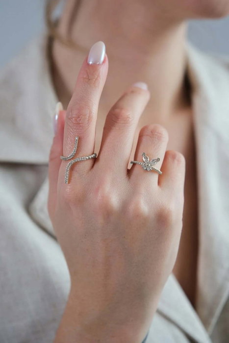 Heliophilia Silver Anillo de Zirconio en Bronce Plateado Ajustable Heliophilia Silver Anillo de Zirconio en Bronce Plateado Ajustable